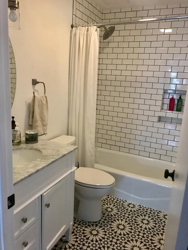 Bathroom - 466 Crescent St