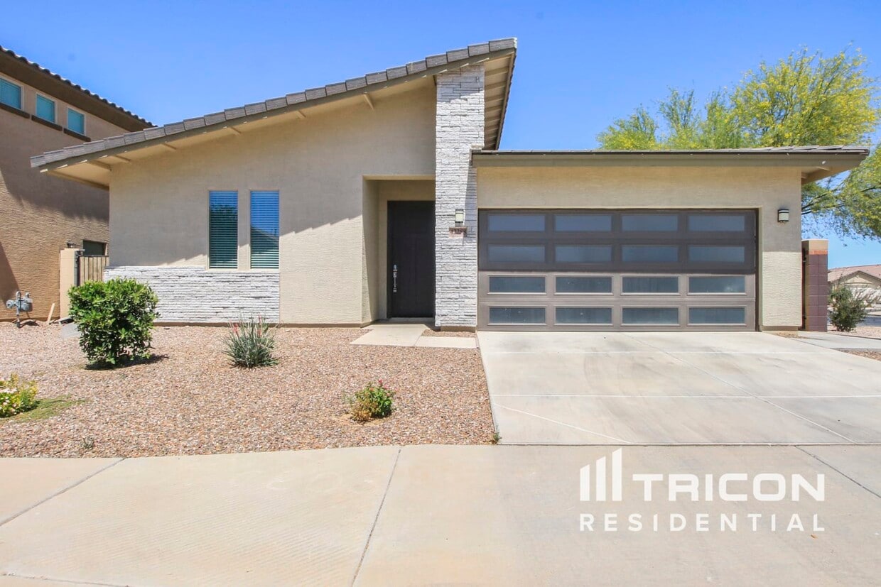 Primary Photo - 42288 W Posada Dr