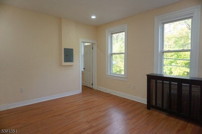 Foto del edificio - 85 Clifton Ave