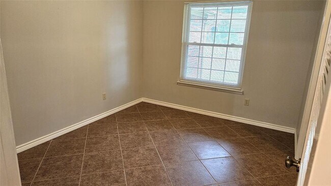 Building Photo - 15802 Pilgrim Hall Dr