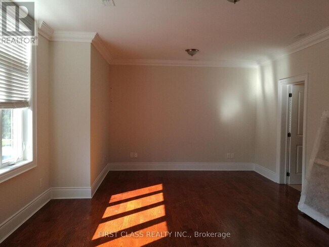 Building Photo - 58 Paisley Blvd E