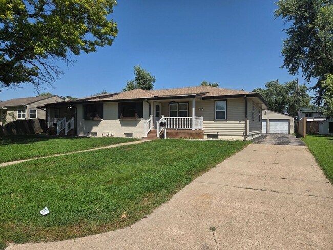 Building Photo - 3420/3422 Ave F