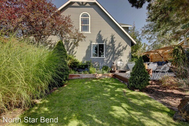 Building Photo - 3 br, 2.5 bath House - 63466 Crestview Dr