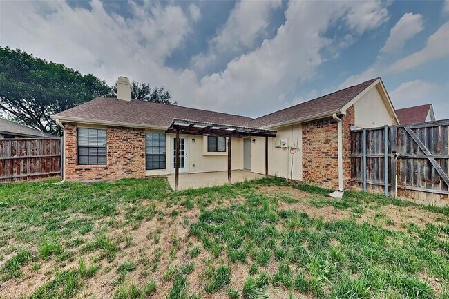 Foto del edificio - 6704 Wesson Dr