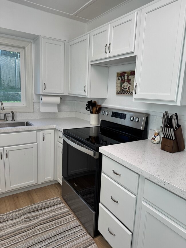 Building Photo - 820 Hope St