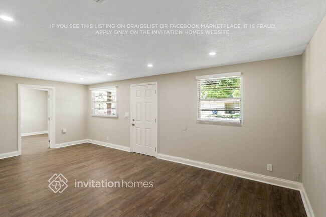 Foto del edificio - 4010 Treasure Cir