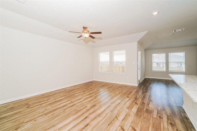 Building Photo - 1003 Round Bale Rd