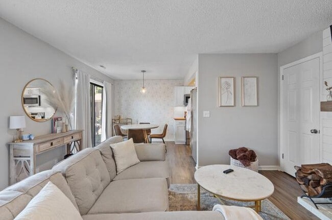 Foto del edificio - 5841 Brentwood Trce
