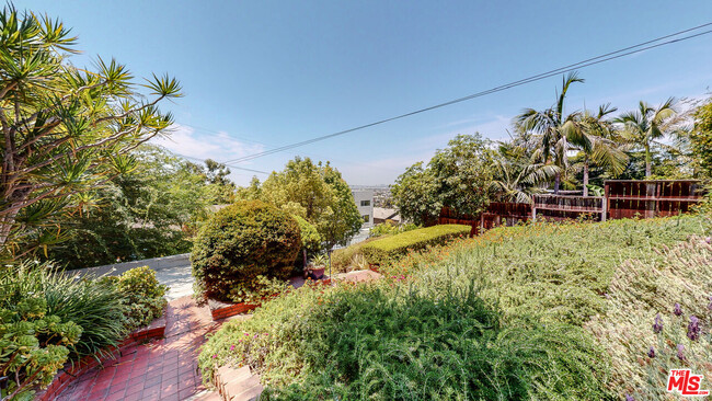 Building Photo - 3627 Crestmont Ave