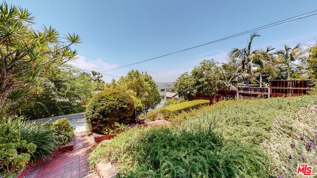 Foto del edificio - 3627 Crestmont Ave