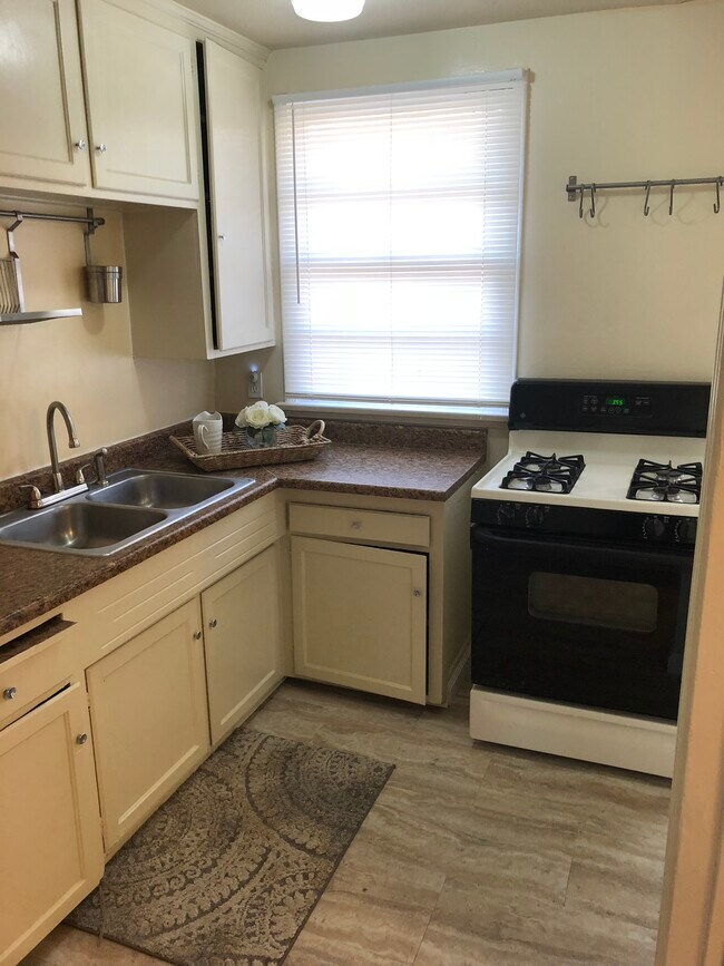 Foto del edificio - 607 N Rosemary Ln