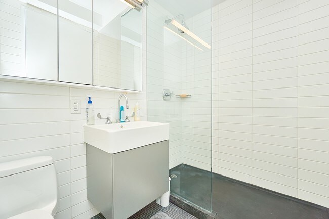Building Photo - 34 Desbrosses Street