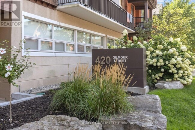 Building Photo - 420-420 Gilmour St