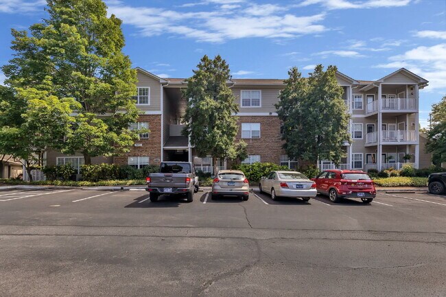 Building Photo - 2-Bed, 2-Bath Condo in the Heart of Green ...