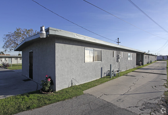 Building Photo - 7800-7900 Athens Cir