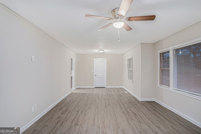 Building Photo - 864 Northview Dr