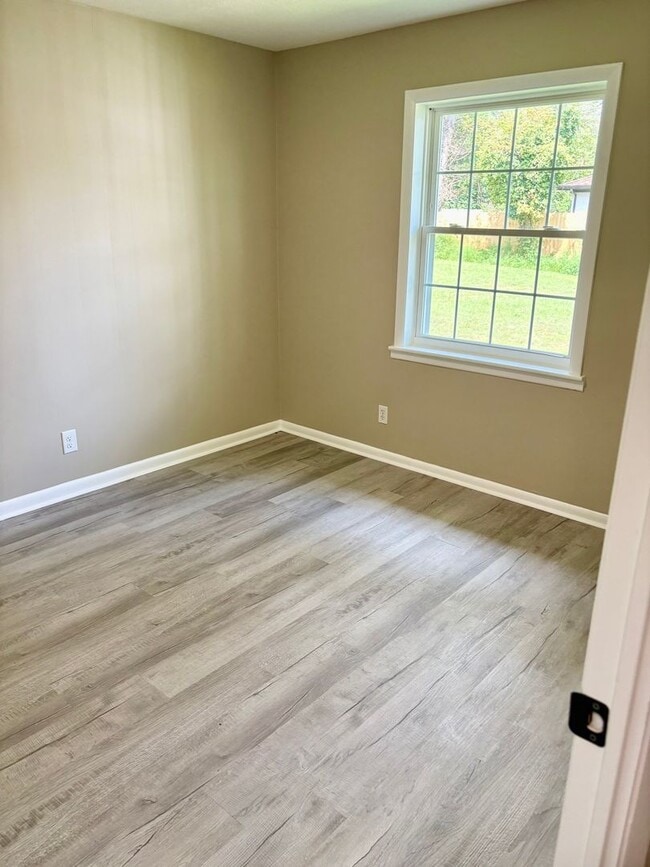 Photo - 3 bed 1 bath house in Charlestown for rent