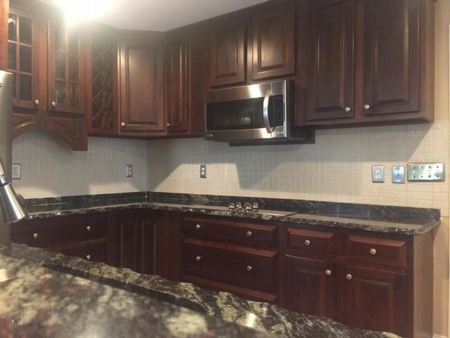 Foto del edificio - 1306 Glynview Cir
