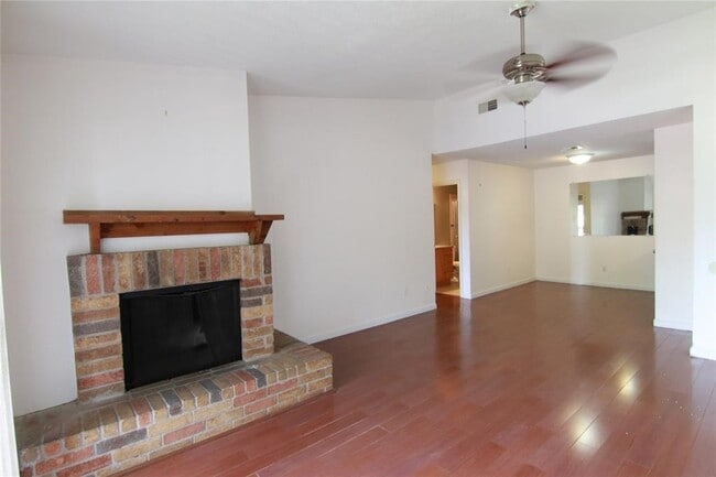 Foto del edificio - 10555 Turtlewood Ct