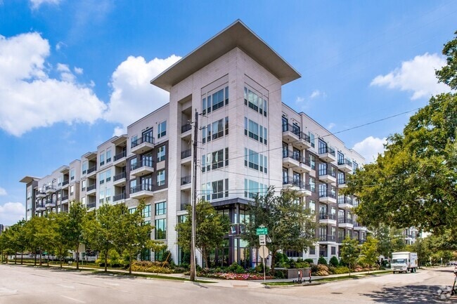 Building Photo - L2 Uptown