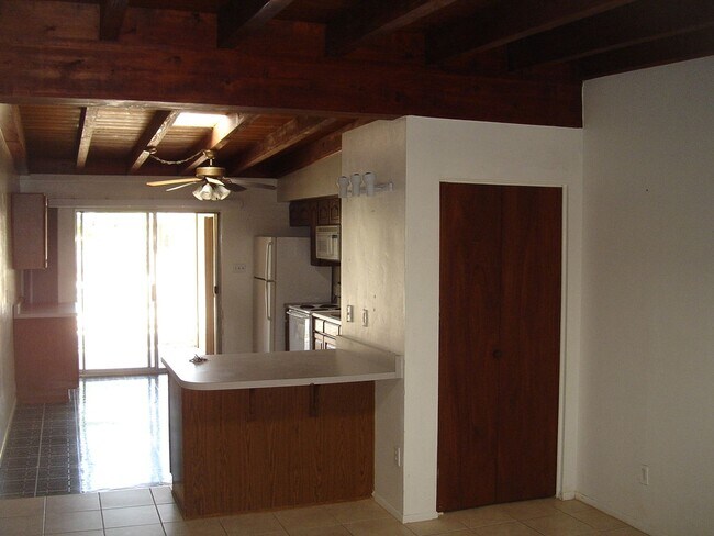 Foto del edificio - Available March 1, 2026. Updated 2 Bedroom 1.5 Bath Duplex with private dedicated pool.