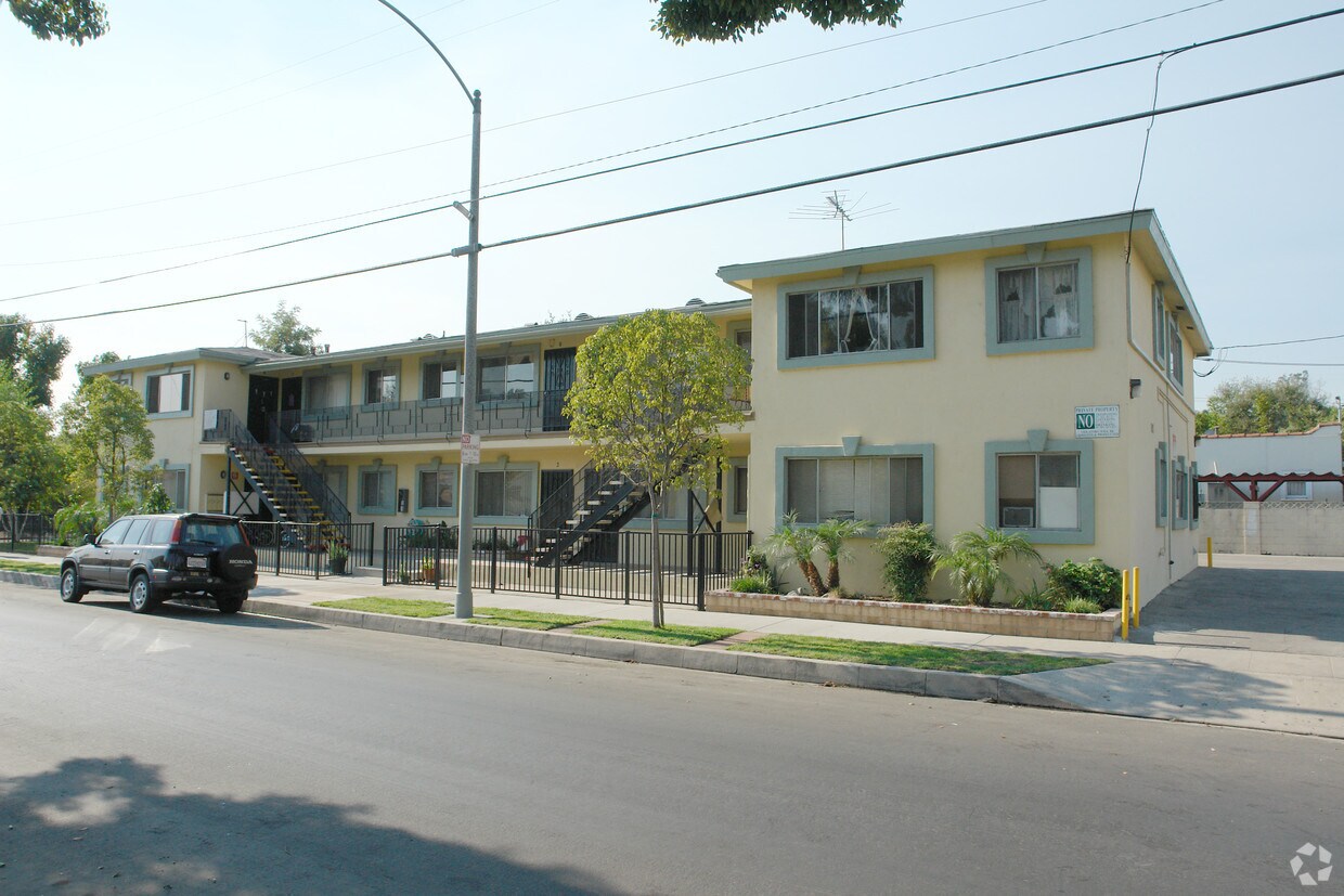 Foto del edificio - 3222 Hollydale Dr