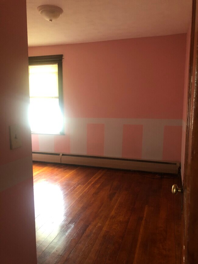 Foto del edificio - 31 McCabe Ave