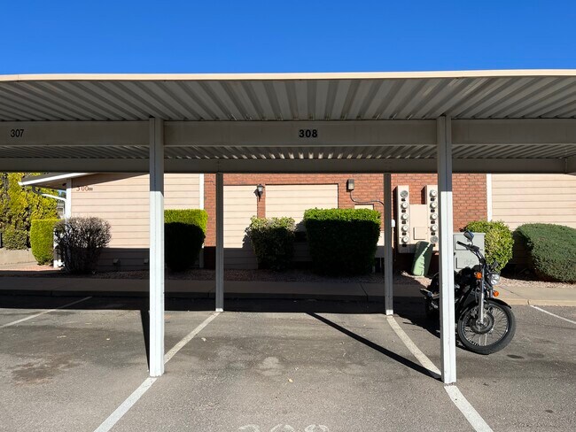 Foto del edificio - 600 N 2450 E