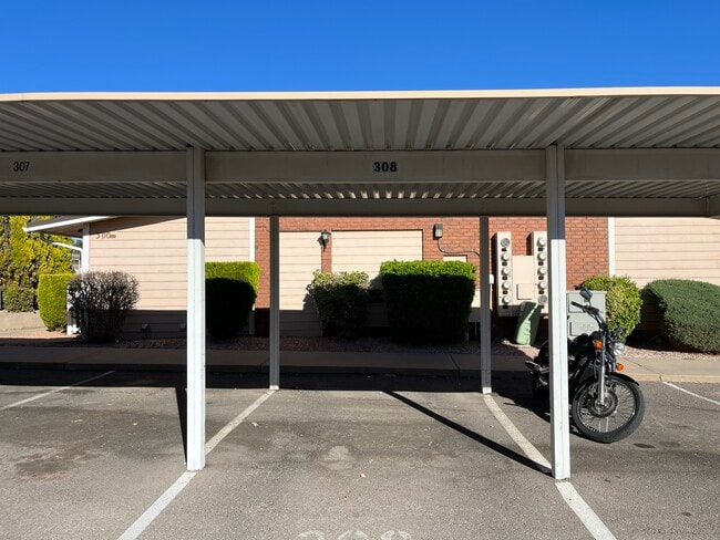 Building Photo - 600 N 2450 E