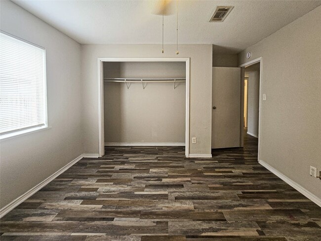 Foto del edificio - 396 Duroux Rd