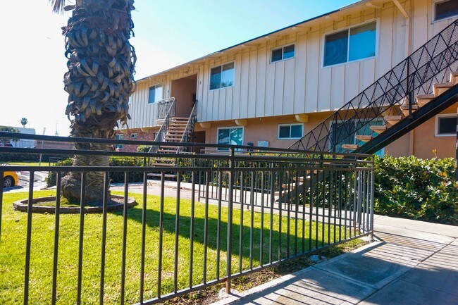 Building Photo - 2929 W Rosecrans Ave