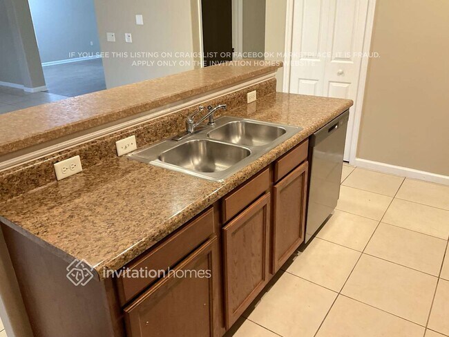 Building Photo - 710 Parnell Ave