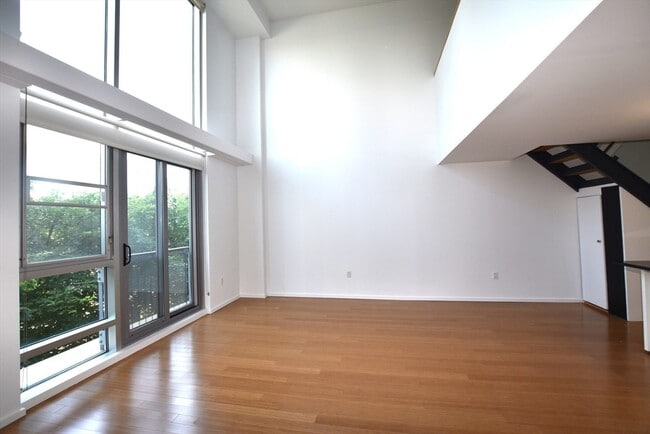 Foto del edificio - 1 Earhart St