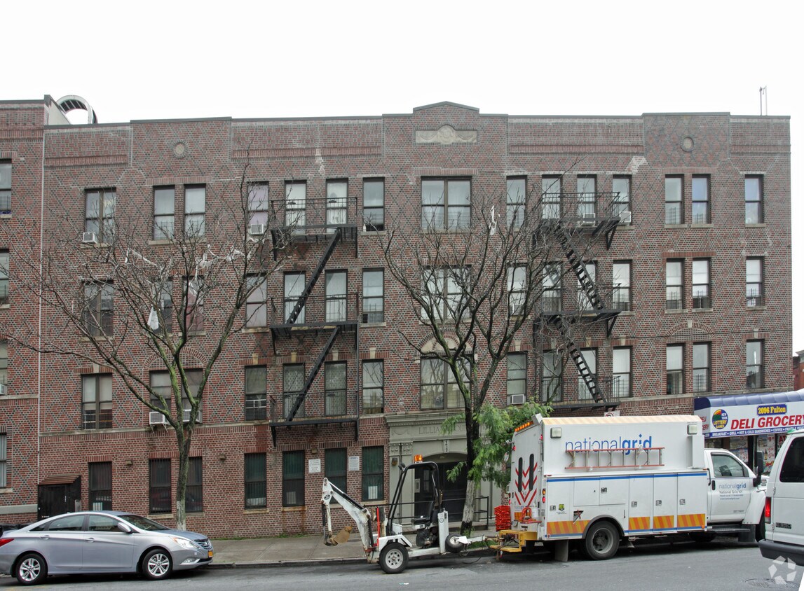 Building Photo - Lillian Court