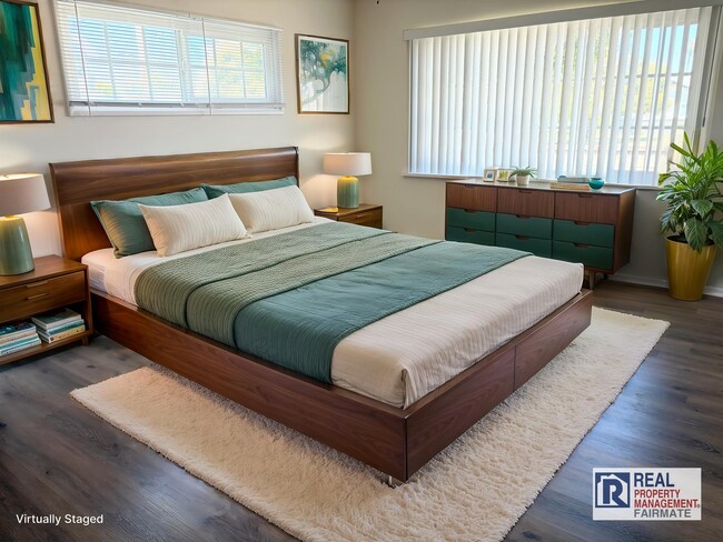 Foto del edificio - Rustic Spacious Home with Large Yard Boasting Timeless Character – 3 Bed, 2.5 Bath