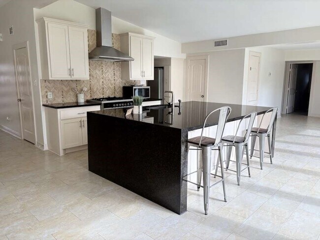 Foto del edificio - 4711 Imogene St