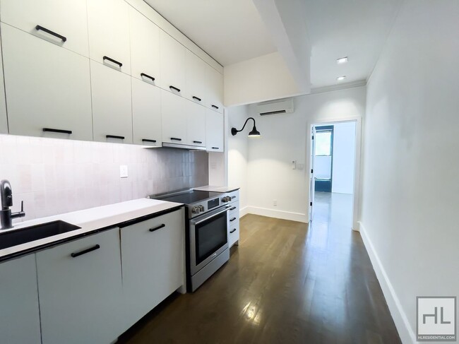 Foto del edificio - Carrol Gardens / Spacious 2-Bed 1-Bath / P...