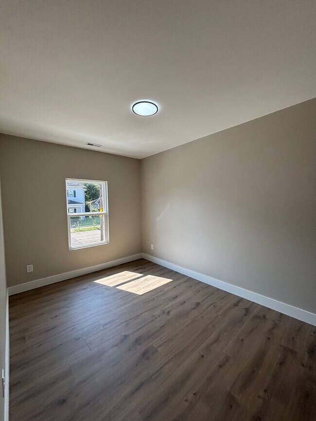 Building Photo - 3131 Linden Ave