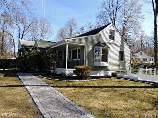 Building Photo - 3 br, 2 bath House - 266 N Main St
