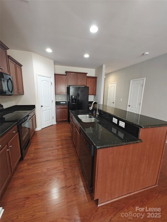 Foto del edificio - 8230 Viewpoint Lane