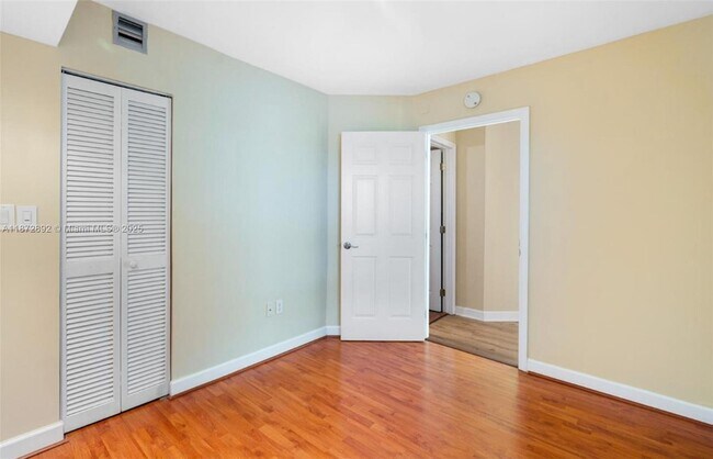 Foto del edificio - 8215 SW 152nd Ave
