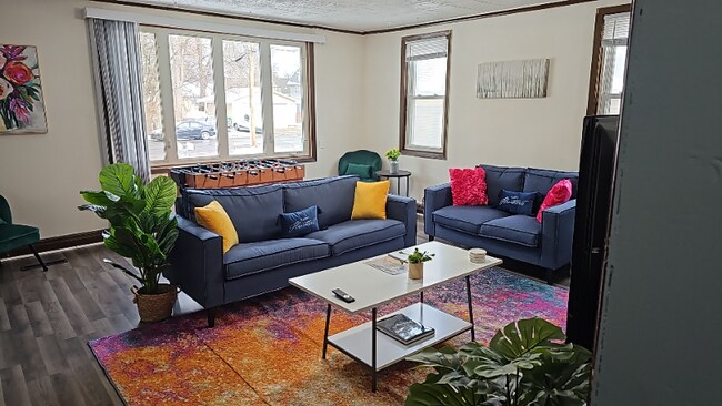 Foto del edificio - 232 Haskell St W