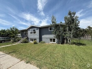 Building Photo - 823 W Villard St