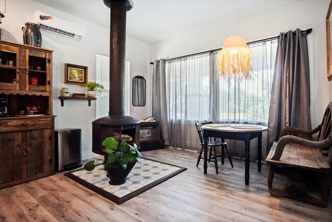 Building Photo - 1003 NW 34th St