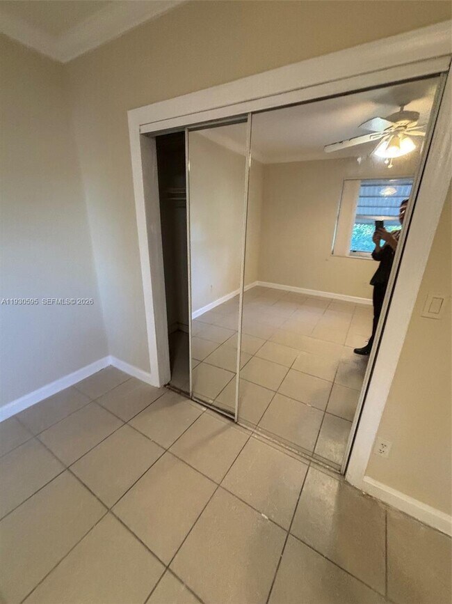 Foto del edificio - 724 Moffett St