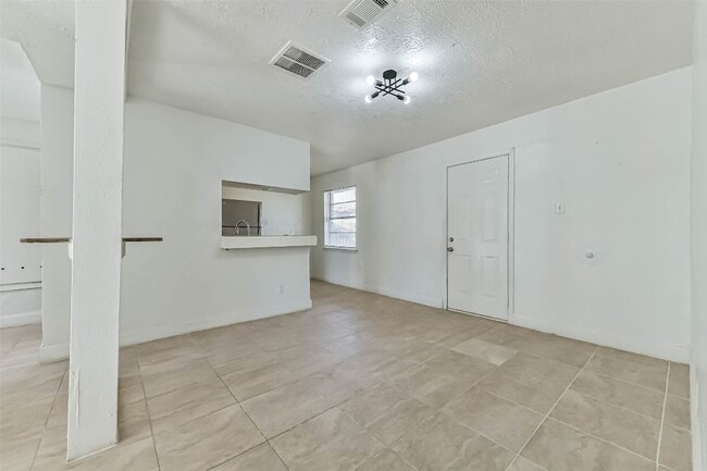 Building Photo - 11411 Murr Way