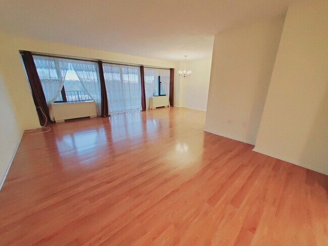 Foto del edificio - 44 Strawberry Hill Ave