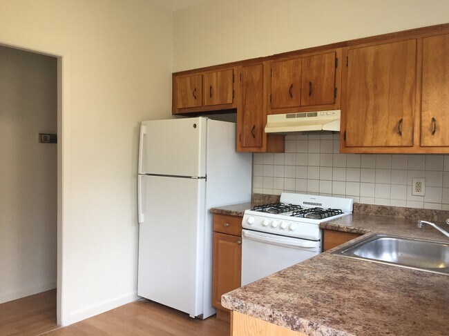 kitchen - 61 Lake Dr