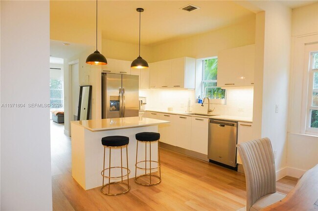 Foto del edificio - 640 NE 71st St