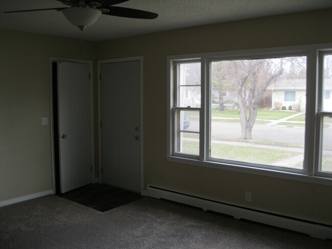 Building Photo - 1021 Park Dr
